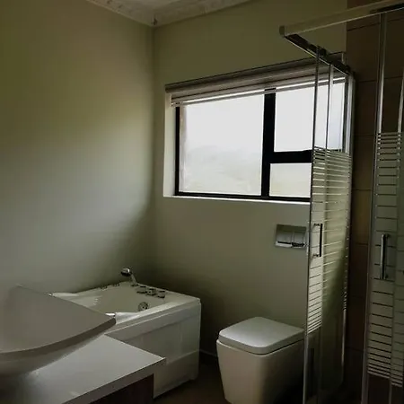 8Sindoor Indoor Pool4 Bedroom Villagreat View And Backup Power Clarens Exterior photo